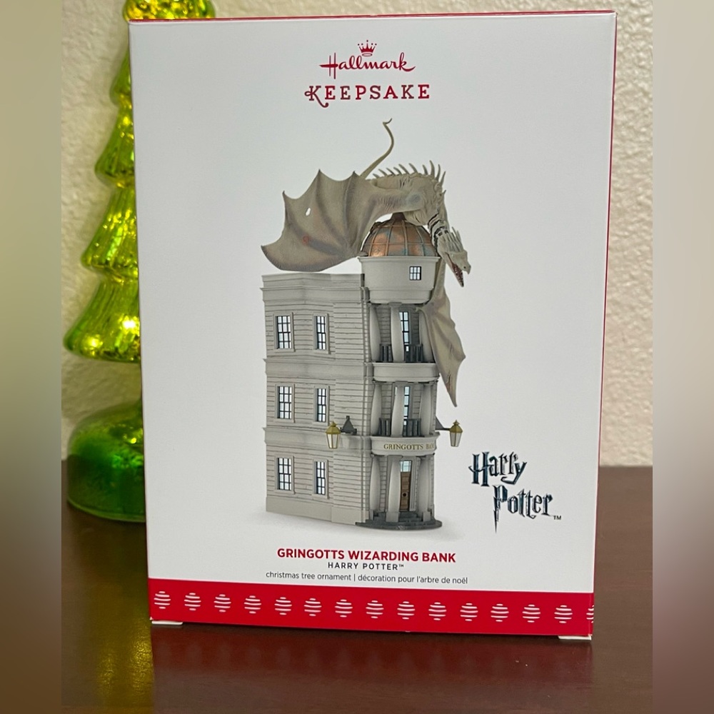 Hallmark 2017 Harry Potter Gringotts Wizarding Bank Christmas Ornament